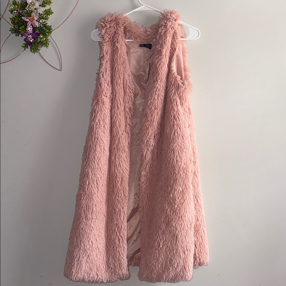 Stylish Fuzzy Vest— A&O International